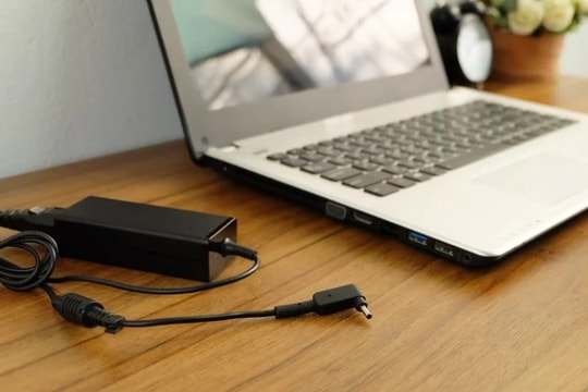 Cách kiểm tra tình trạng pin laptop trên Windows 10 và 11