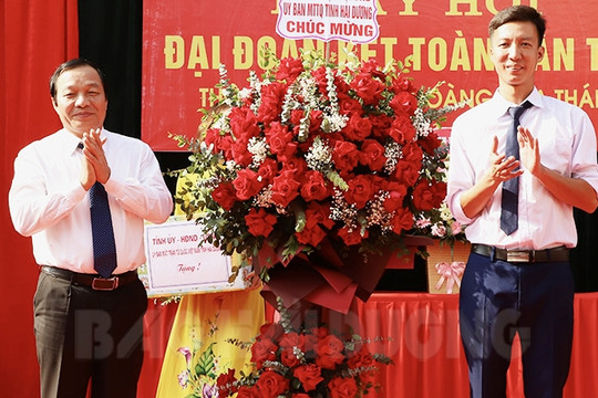 Đồng chí Phó Bí thư Thường trực Tỉnh ủy Lê Văn Hiệu dự Ngày hội Đại đoàn kết ở thôn Tân Lập