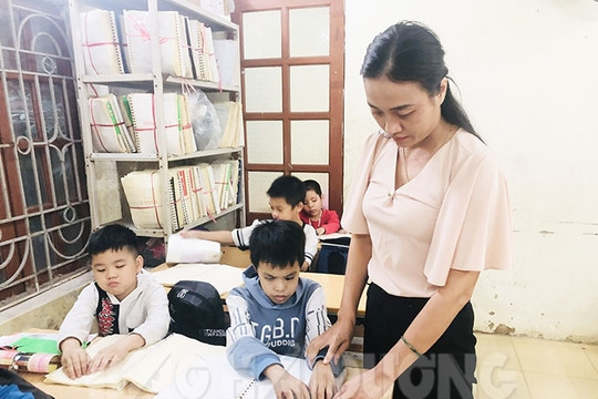 Giáo viên dạy trẻ khiếm thị 5 năm không được tăng lương