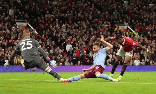 Man Utd thắng ngược Aston Villa khi vắng Ronaldo