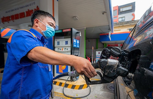 Bộ Công Thương yêu cầu doanh nghiệp ký cam kết cấp đủ hàng cho cây xăng