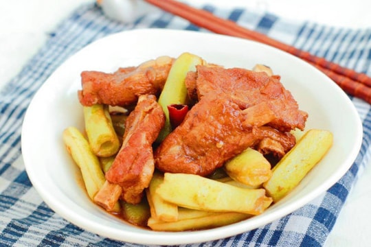 Sườn hầm với thứ này vừa tăng dinh dưỡng lại đậm đà, mềm ngon