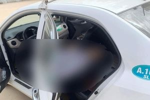 Một lái xe taxi tử vong bất thường trong xe tại di tích Điện Biên Phủ