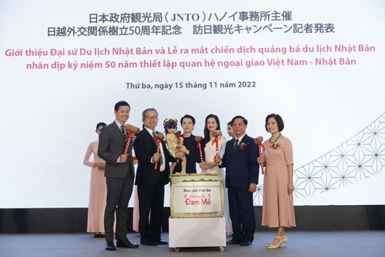 Gia đình nữ ca sỹ Đông Nhi đã chính thức trở thành Đại sứ du lịch Nhật Bản tại Việt Nam