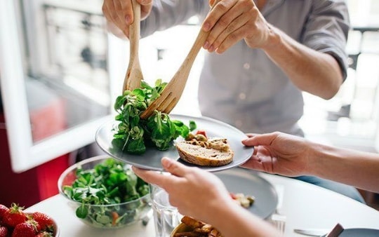 5 mẹo ăn uống giúp giảm mỡ bụng sau tuổi trung niên