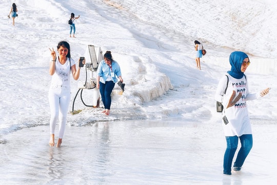 Pamukkale, "lâu đài bông" trắng như tuyết ở Thổ Nhĩ Kỳ