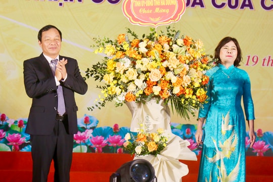 Các đồng chí lãnh đạo tỉnh chúc mừng một số trường học nhân Ngày Nhà giáo Việt Nam 20.11