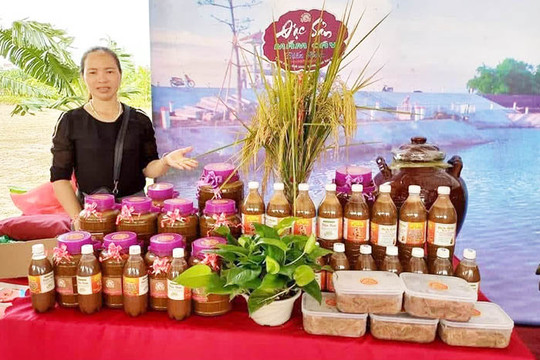 Vì sao mắm cáy An Thanh có màu vàng sánh, thơm ngon?