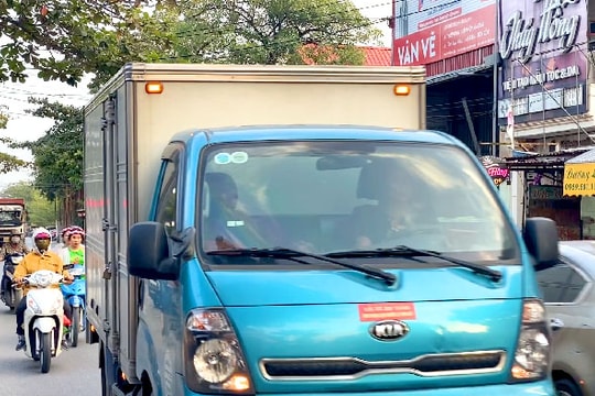 Quốc lộ 17B "oằn mình" vì quá tải