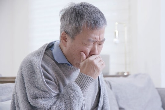 Lo ngại biến chứng viêm phổi do cúm mùa ở người cao tuổi