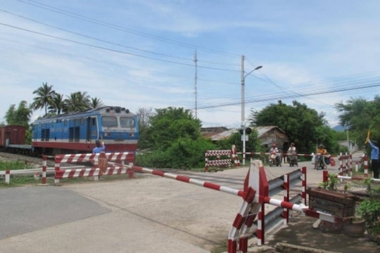 Đề nghị nâng cấp, cải tạo 2 đường ngang qua đường sắt ở phường Ái Quốc