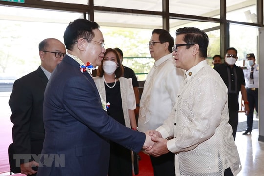 Chủ tịch Quốc hội Vương Đình Huệ bắt đầu thăm chính thức Philippines