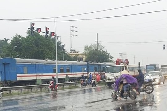 Liên tiếp xảy ra 2 vụ tai nạn giao thông đường sắt ở Kim Thành