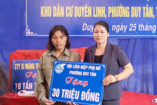 Trao nhà “mái ấm tình thương” cho phụ nữ khó khăn ở phường Duy Tân