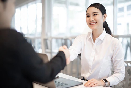 Cách hiệu quả nhất để tạo ấn tượng tốt ngay từ lần gặp đầu tiên