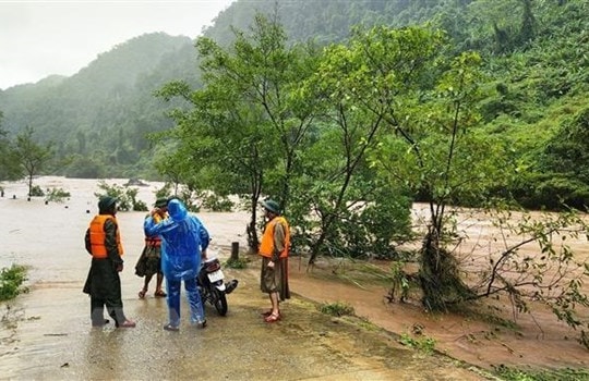 Mưa lũ tại nhiều tỉnh làm 4 người thương vong, 2 người mất tích