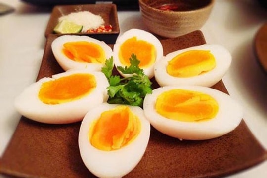 Tại sao bạn nên ăn trứng luộc?