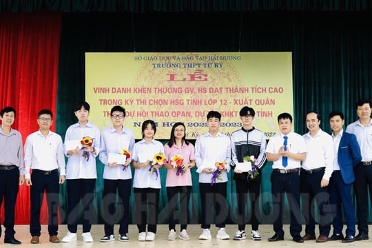 Trường THPT Tứ Kỳ nhất đồng đội kỳ thi học sinh giỏi lớp 12