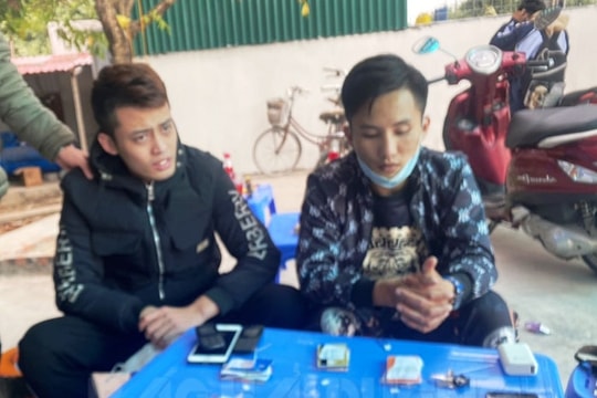 Bắt 2 đối tượng mua bán thông tin tài khoản ngân hàng 