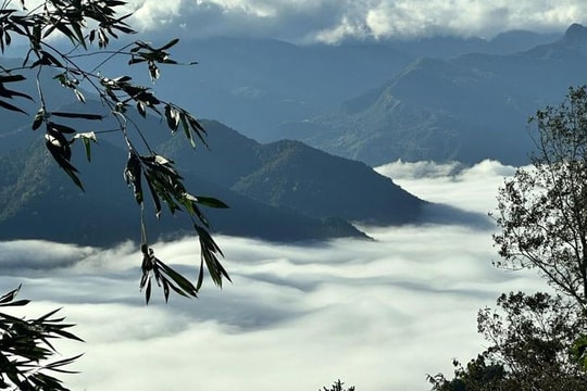 Săn mây ở nơi con sông Hồng chảy vào đất Việt