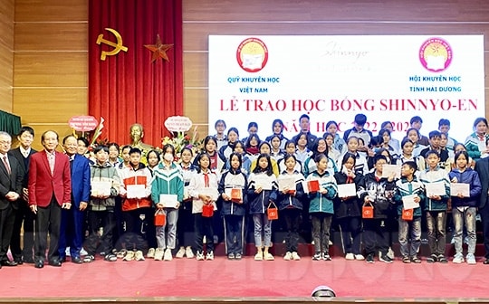 Scholarships granted to 56 Hai Duong disadvantaged pupils