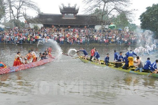 Về hội chùa Bạch Hào xem thi bơi chải