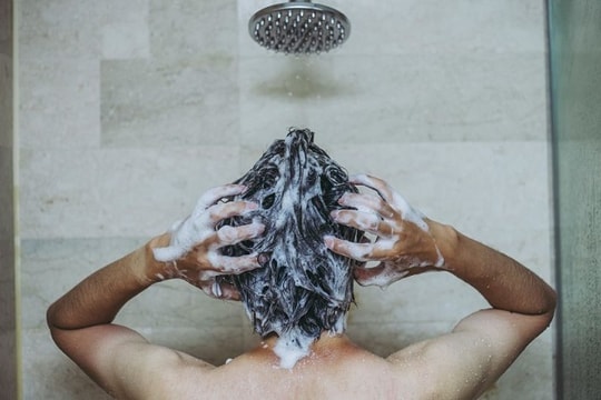 Bao nhiêu lâu nên gội đầu một lần?