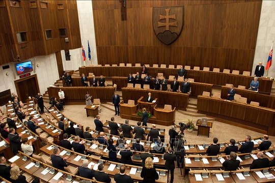 Chính phủ Slovakia không vượt qua cuộc bỏ phiếu bất tín nhiệm
