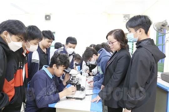 Khắc phục tình trạng thiếu thiết bị dạy học chương trình mới