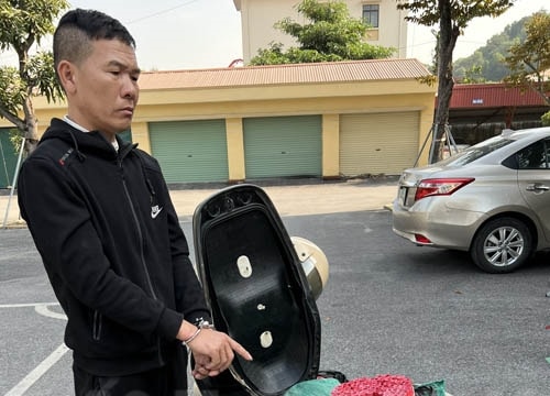 Bắt quả tang đối tượng mang pháo nổ tự chế đi tiêu thụ