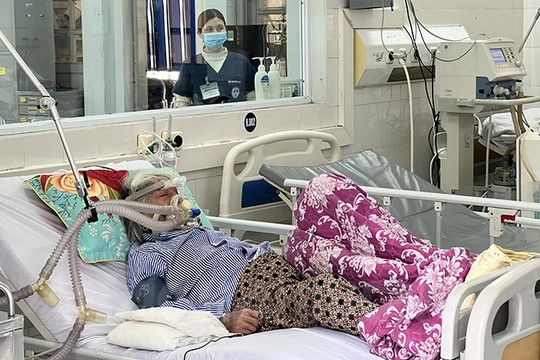 Rét đậm kéo dài, người cao tuổi nhập viện tăng