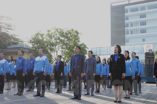 Sinh hoạt dưới cờ “Hải Dương - Phú Yên 62 năm son sắt nghĩa tình”