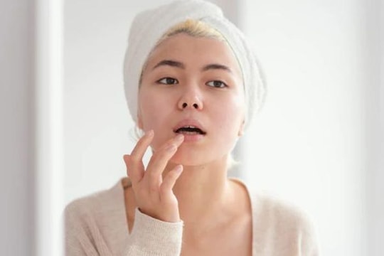Cách đánh son môi lên màu chuẩn, khắc phục tình trạng môi thâm