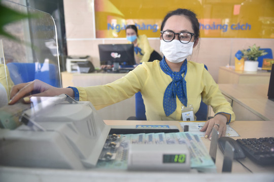 Người dân lại đổ tiền đi gửi ngân hàng lấy lãi