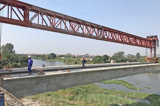 Xem xét điều chỉnh dự án cầu qua sông Sặt và đường dẫn
