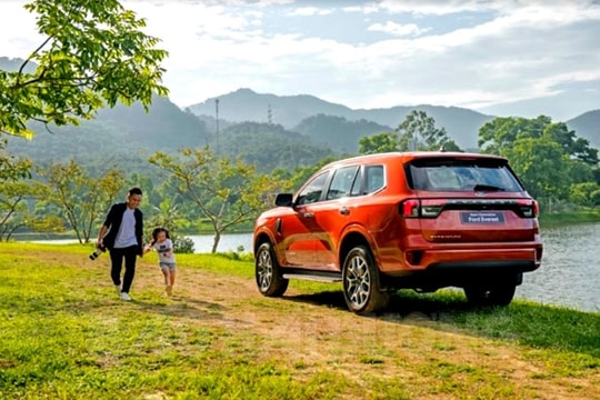 Ra mắt xe Ford Everest Titanium 4x2 được nâng cấp công nghệ an toàn, thông minh