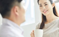 Nửa đêm đi tìm chồng, tôi mãn nguyện khi thấy anh đang xoa bóp chân cho bố