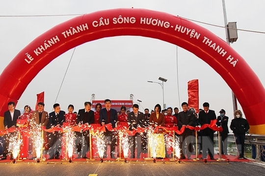 Thông xe cầu Sông Hương 