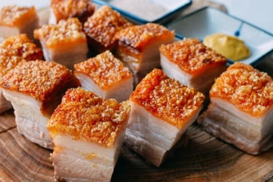 Cách làm thịt ba chỉ quay giòn bì bằng nồi chiên không dầu