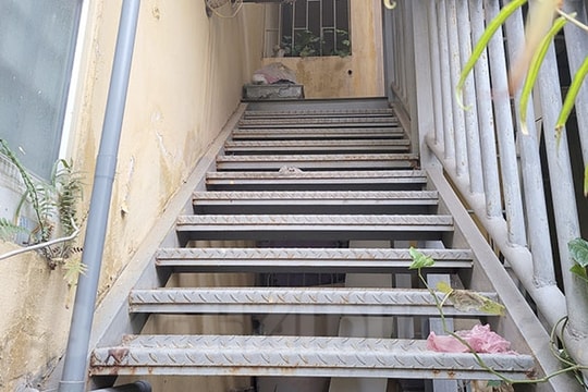 Cầu thang thoát hiểm chung cư Đông Ngô Quyền đã thông thoáng