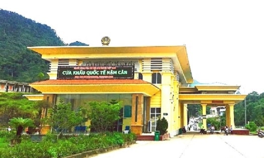 Bắt tạm giam 3 cán bộ Hải quan Nghệ An để điều tra tội nhận hối lộ