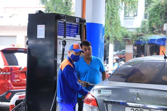 Điều chỉnh thuế môi trường, giá xăng dầu đồng loạt tăng từ 0h ngày 1.1
