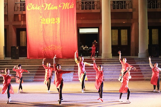 Dạ hội, khiêu vũ chào năm mới