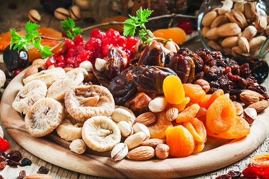 Cẩn trọng khi ăn hoa quả sấy khô