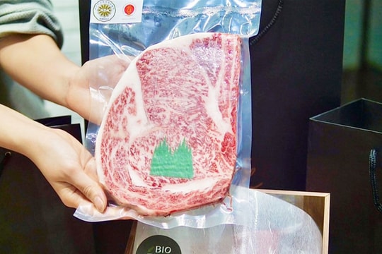 Quà Tết hạng sang: Giá cao nhưng bán chậm