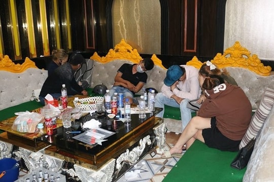 Trà Vinh: Phát hiện 22 đối tượng dương tính với ma túy ở quán karaoke