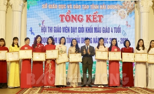Khen thưởng 14 giáo viên mầm non dạy giỏi xuất sắc toàn diện