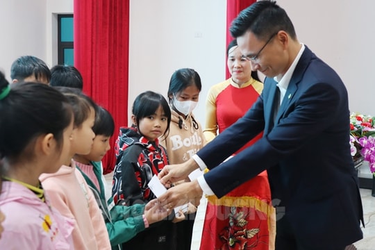 Tập đoàn An Phát Holdings trao học bổng cho 130 học sinh nghèo vượt khó ở Hải Dương