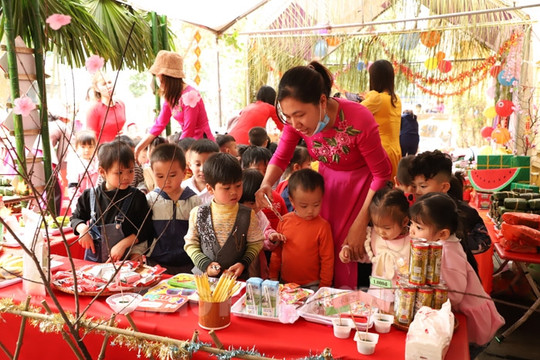 Lễ hội mùa xuân hấp dẫn trẻ nhỏ