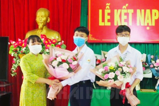 Thành ủy Chí Linh kết nạp đảng viên vượt chỉ tiêu